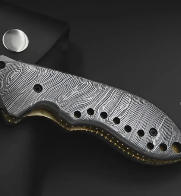 Custom Made Folding Knife , Hand Made Damascus Steel Pocket Knife
