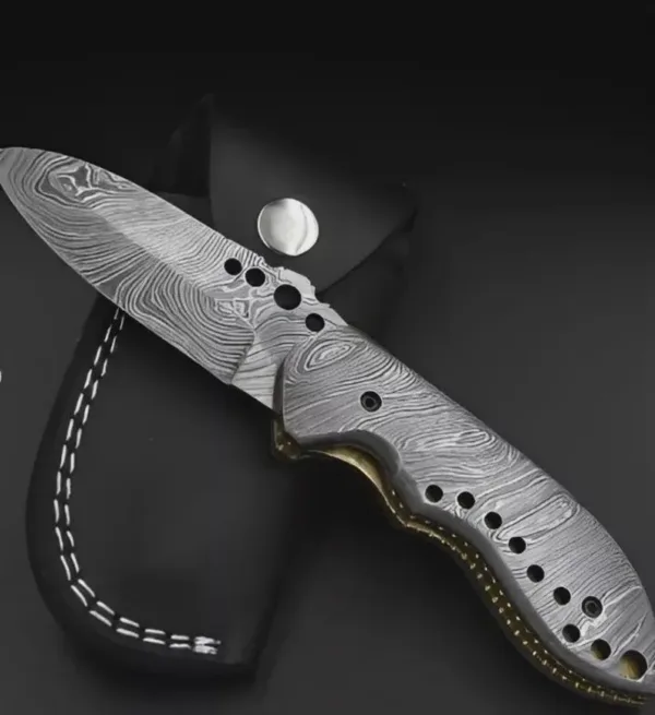Custom Made Folding Knife , Hand Made Damascus Steel Pocket Knife