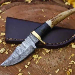 Hand-Forged Damascus Steel Skinner Knife: Stag Horn Handle, Leather Sheath